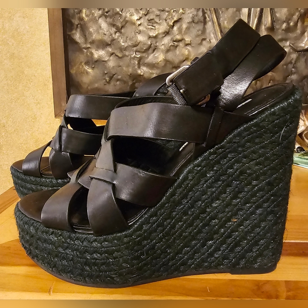 Vera Wang By Lavender Wedges